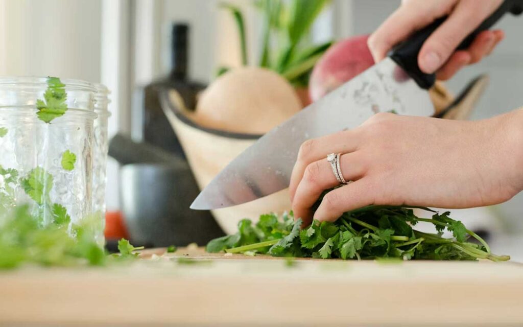 Daily Nutrition Essentials for Building a Strong Immune System